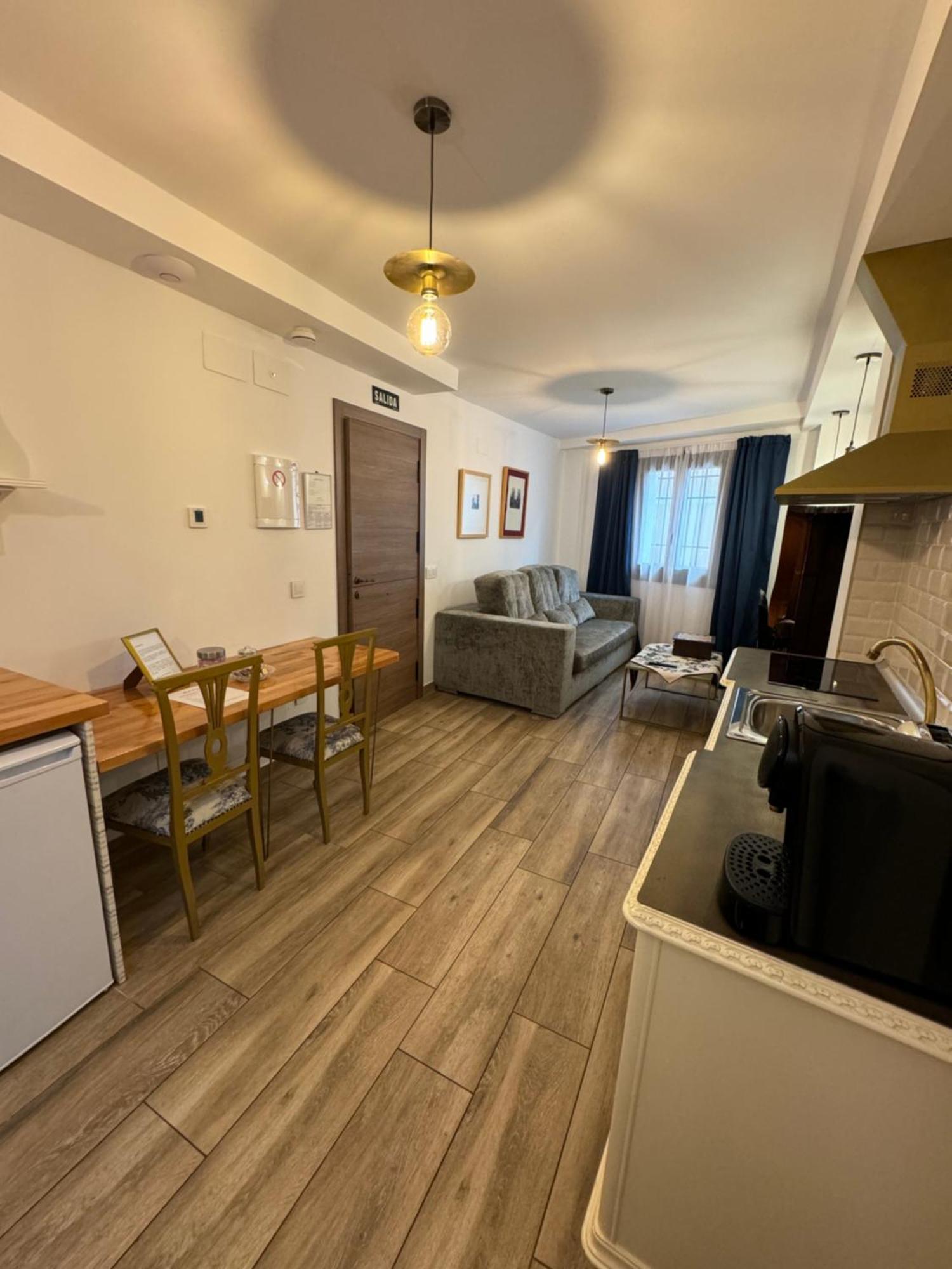Ateneo Cuenca Suites Con Cocina En El Casco Historico Buitenkant foto