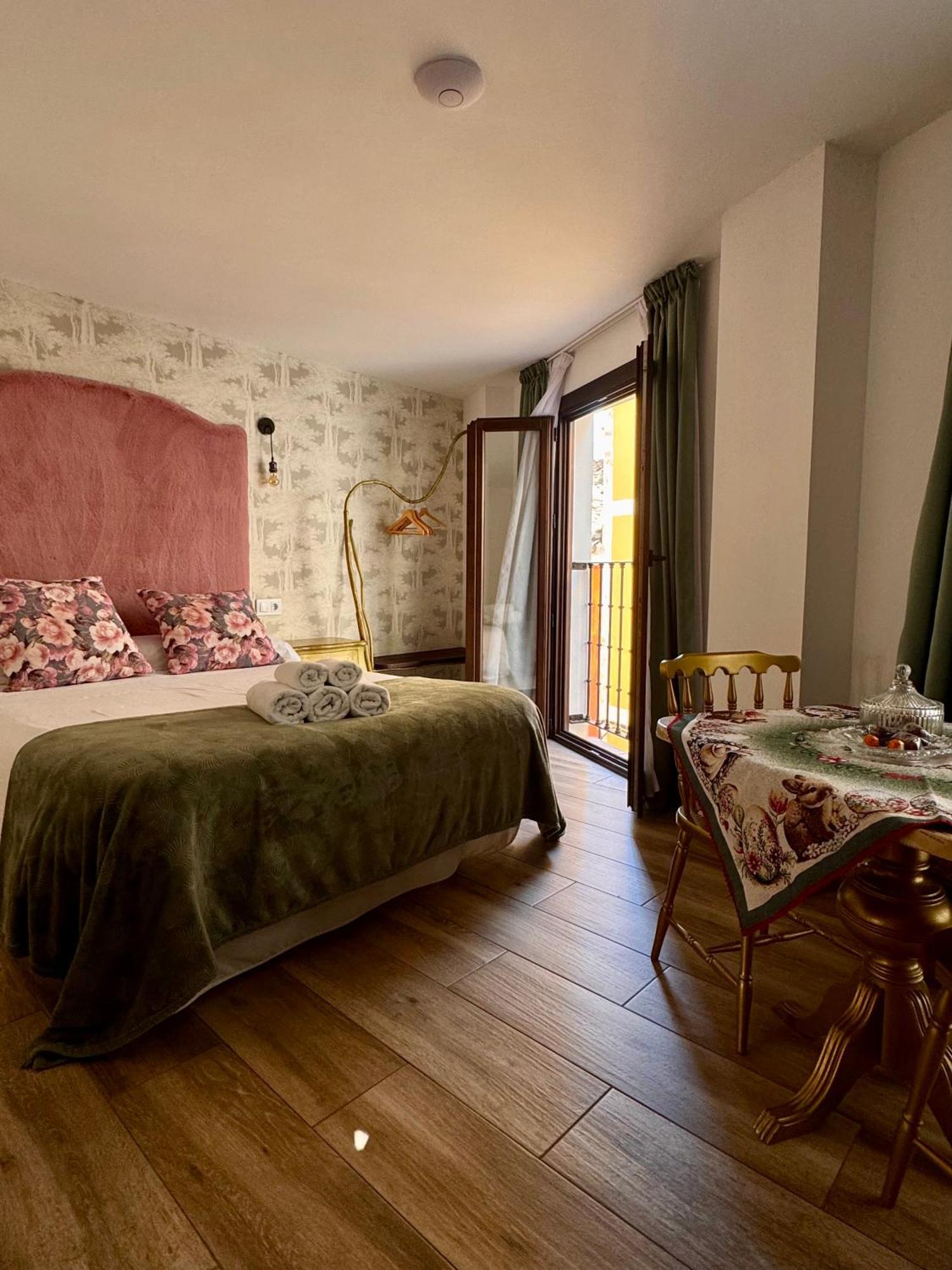 Ateneo Cuenca Suites Con Cocina En El Casco Historico Buitenkant foto